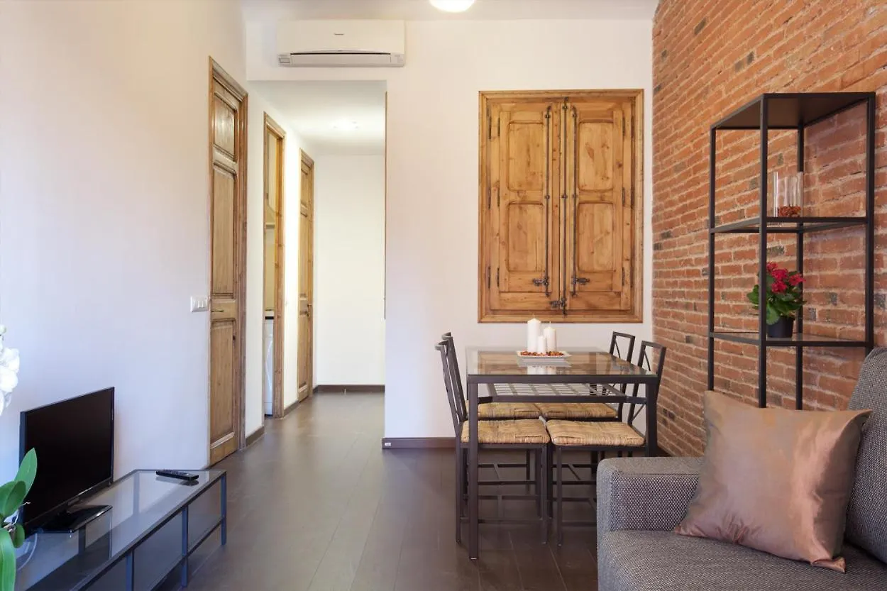 Central Apartment In Eixample Barcelona